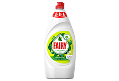 Fairy Clean & Fresh Jabłko Płyn do mycia naczyń zapewniający lśniąco czyste naczynia 900ml